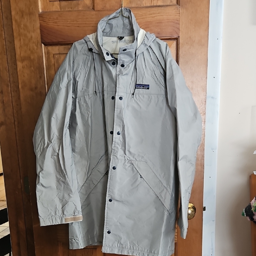 Patagonia Men's Light Gray Raincoat